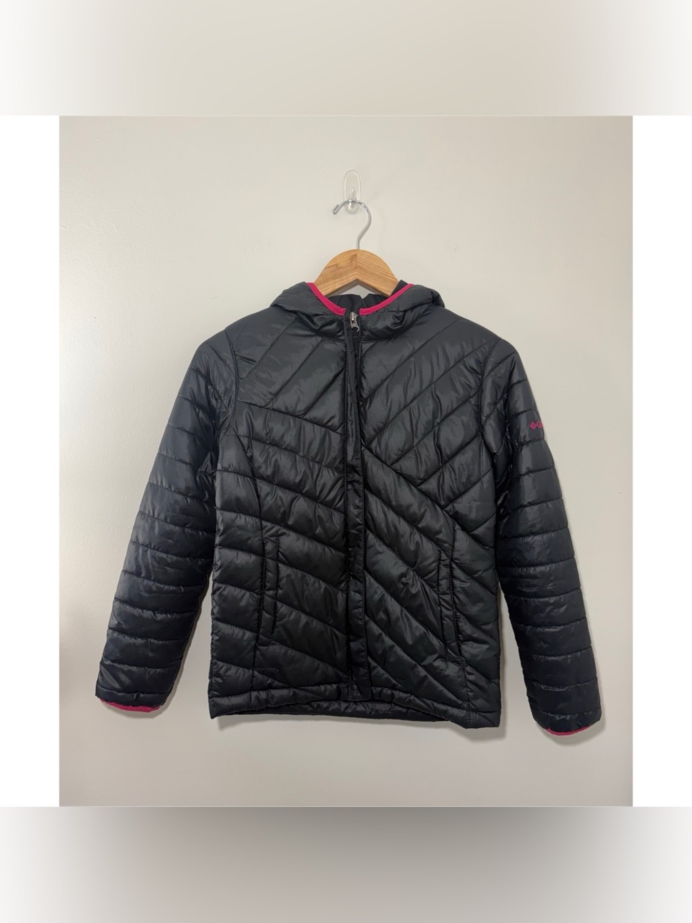 Columbia “Powder Lite” black/hot pink trim hooded puffer coat (medium 10/12)